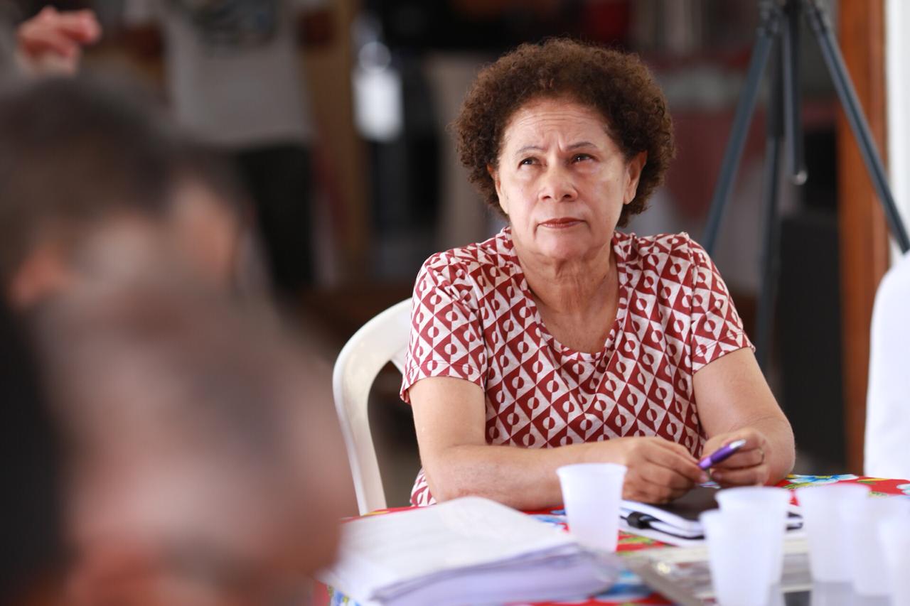 Senadora Regina Sousa em encontro com representantes da Cooperativa de Transporte Alternativo