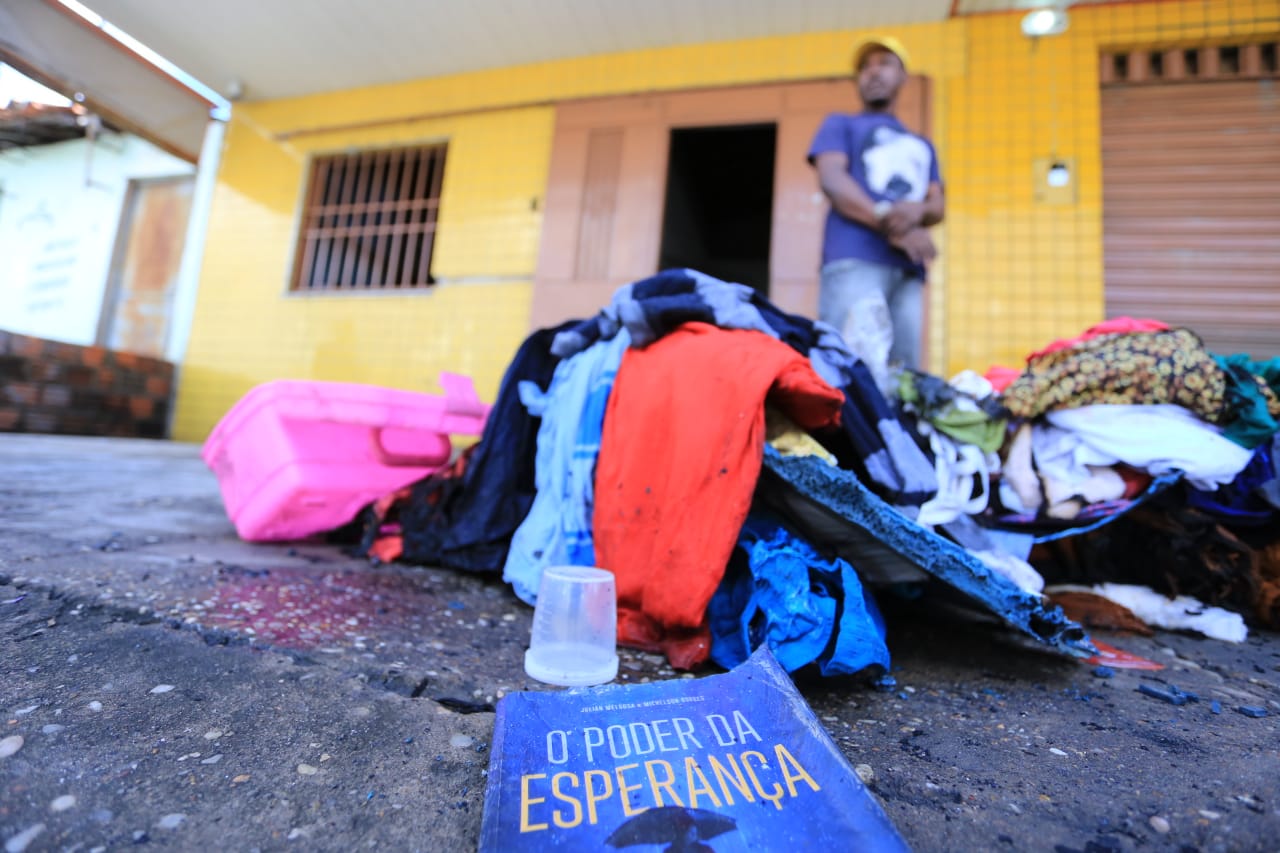 Objetos que restaram do incêndio