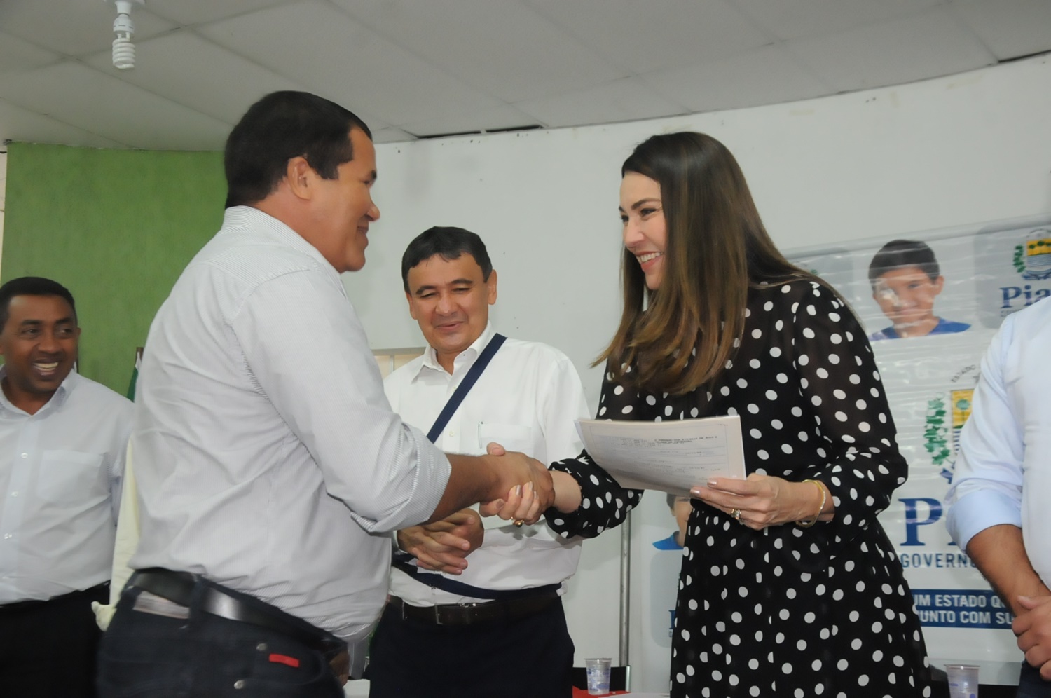 Vice-governadora Margarete Coelho durante solenidade de entrega de regularização fundiária em Floriano