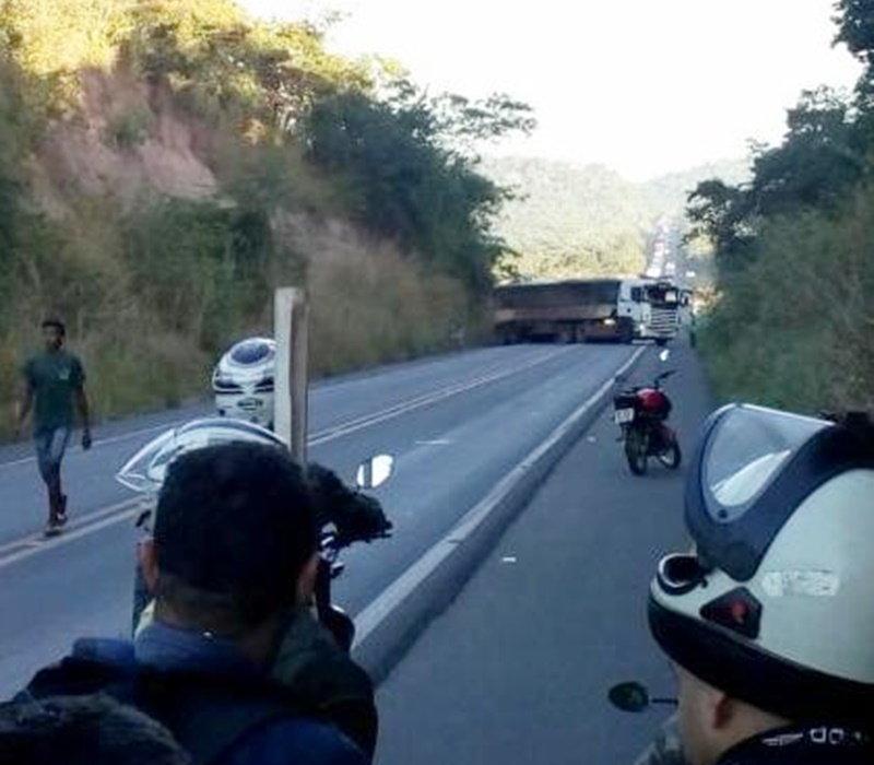 Caminhão quebra e parte da BR 343 fica interditada