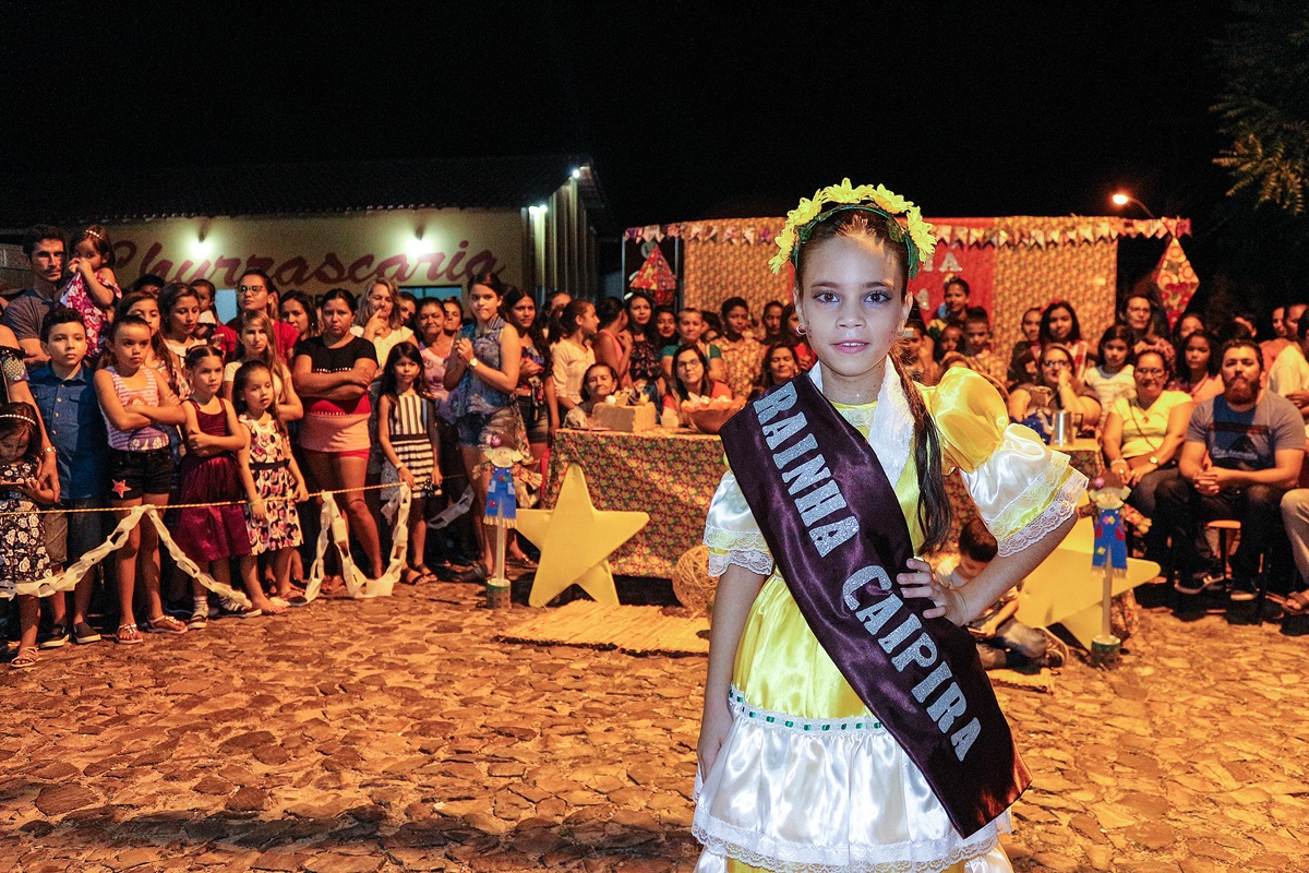 Rainha caipira eleita no Cocal Junino