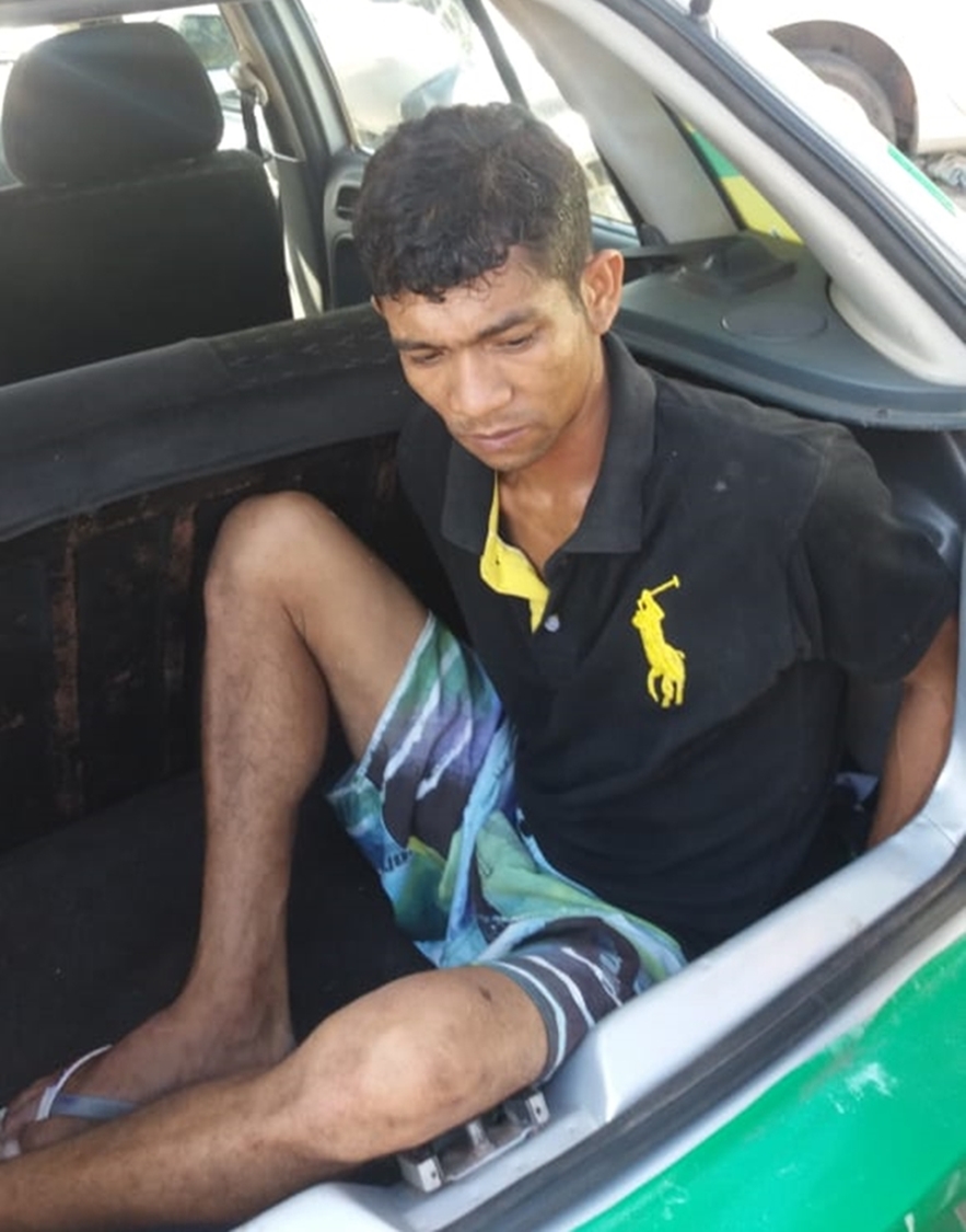 Suspeito por assaltos portando arma branca