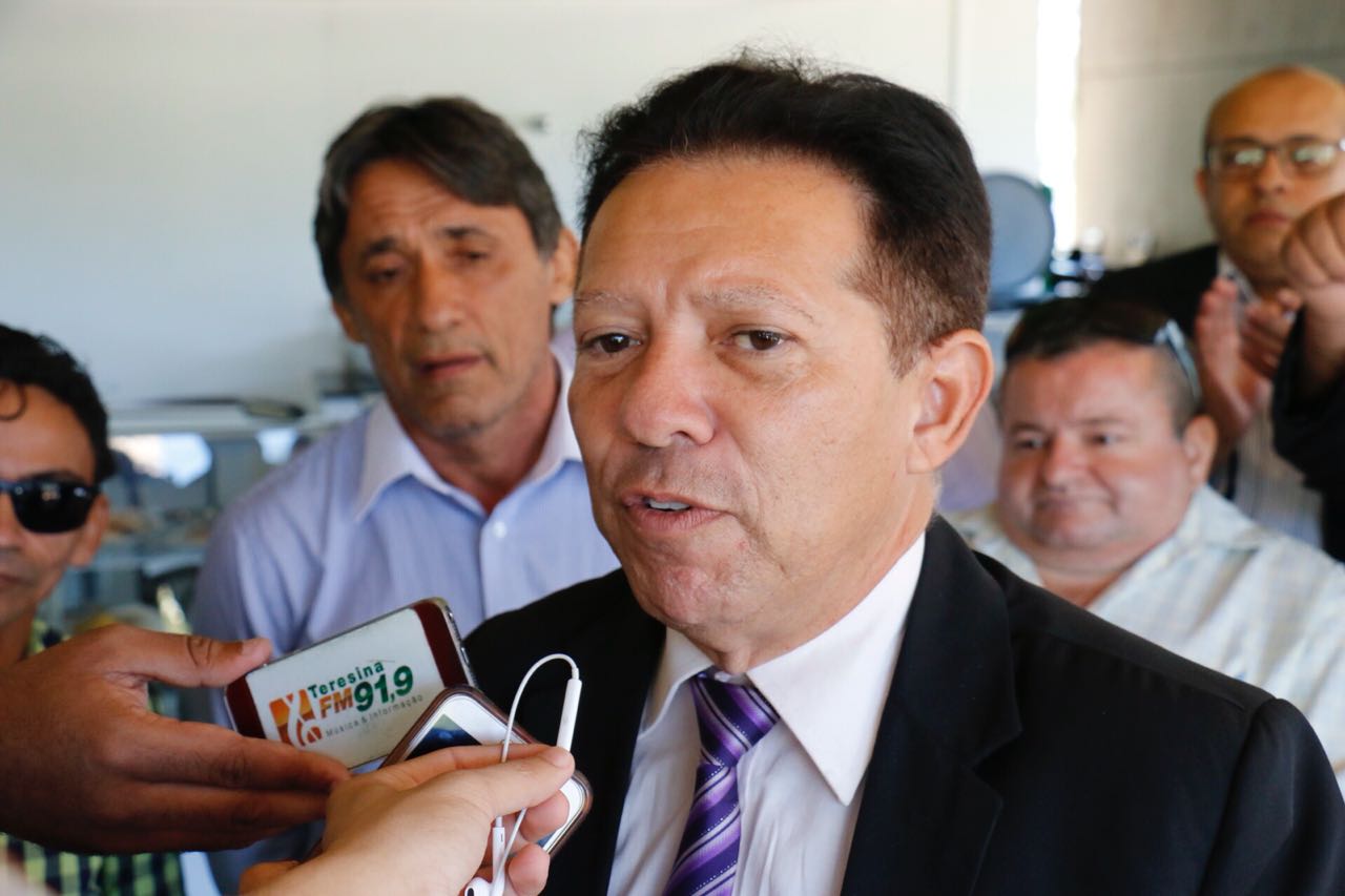 Candidato ao Governo do Estado pela DC, Romualdo Sena