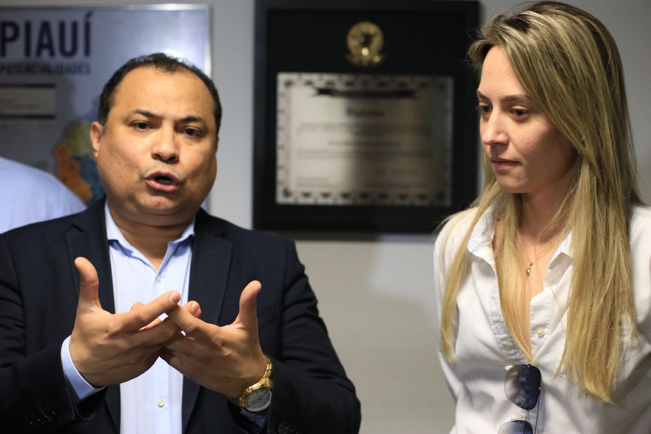 Evaldo Gomes e Vanessa Tapety 