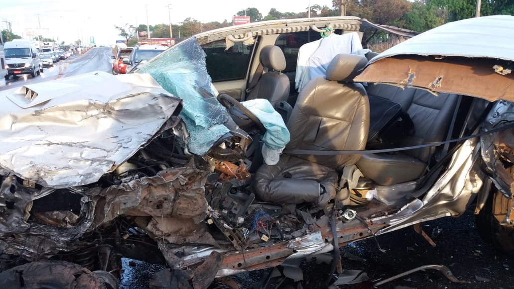 Hilux ficou destruída devido ao impacto