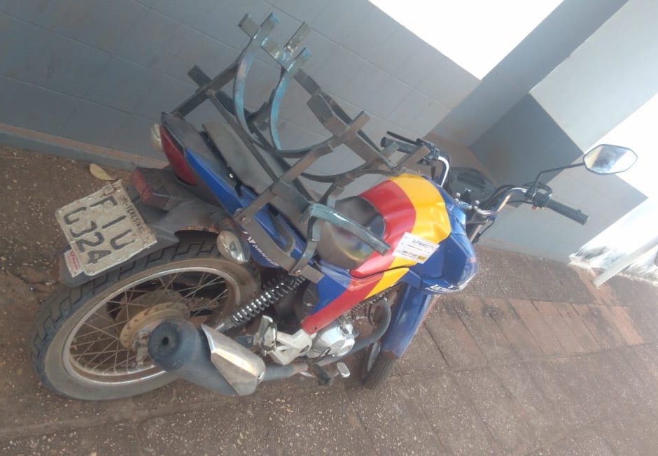 Motocicleta roubada pelo menor e um comparsa