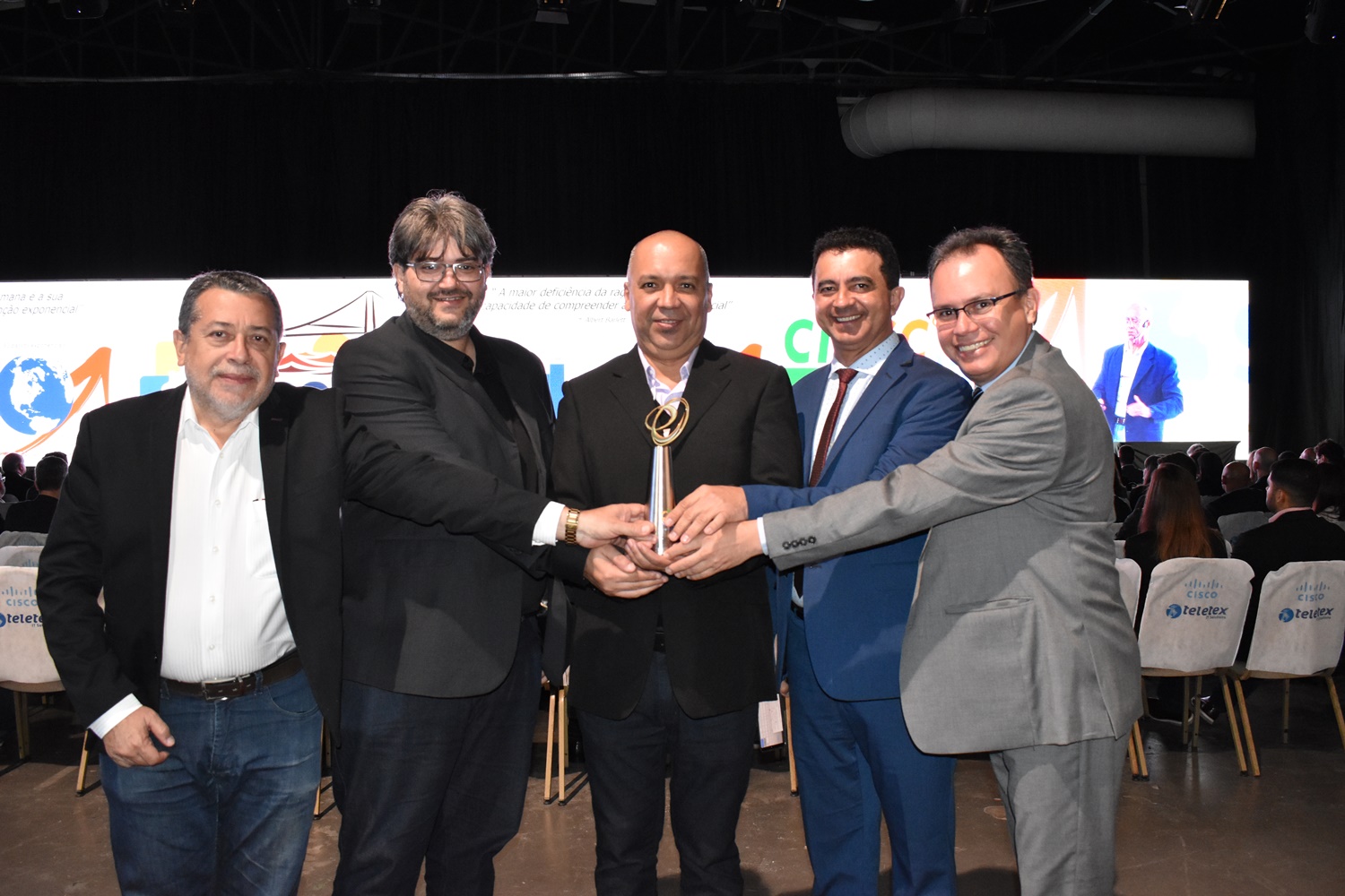 Equipe do Piauí com o troféu em mãos