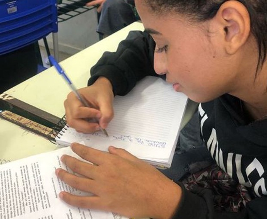 Mc Loma na escola 