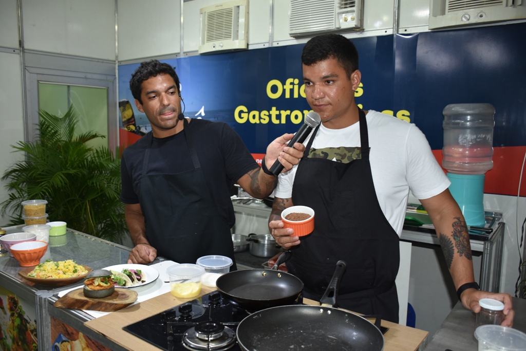 O chef Felipe Castanho fez uma sobremesa