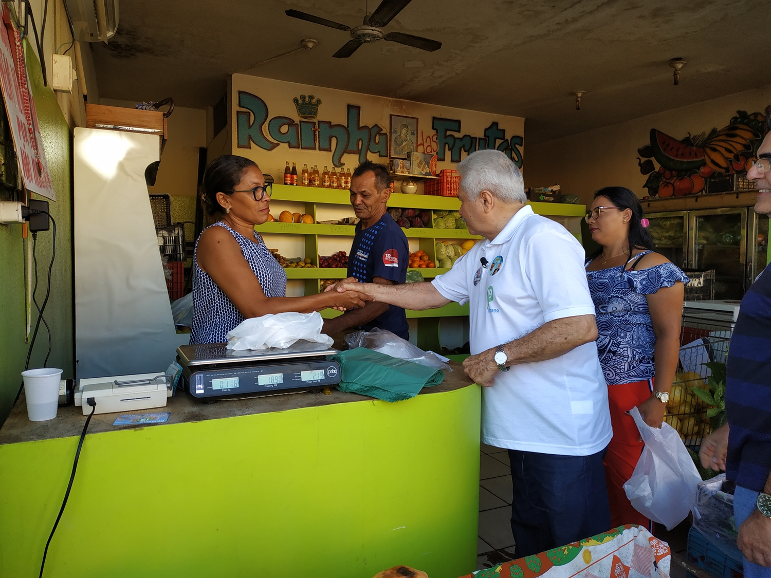 Elmano Férrer cumprimenta permissionários