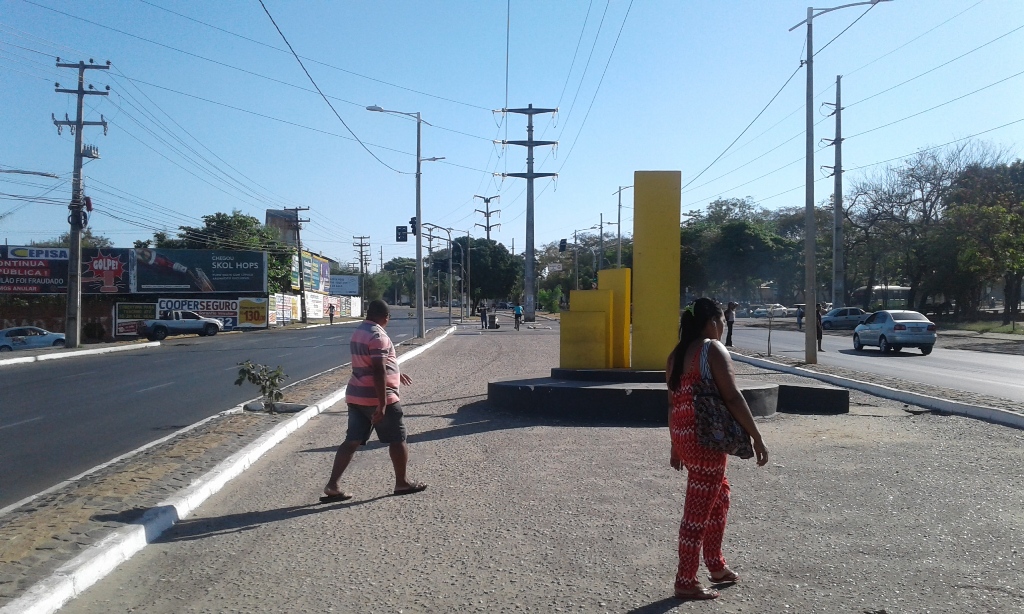 Novo semáforo na Avenida Henry Wall de Carvalho
