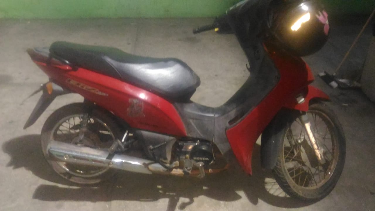 Motocicleta utilizada pelo menor durante os assaltos também é produto de roubo