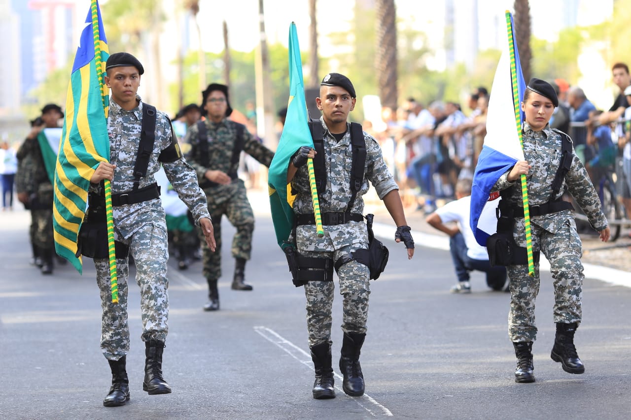 O desfile iniciou por volta de 07h30