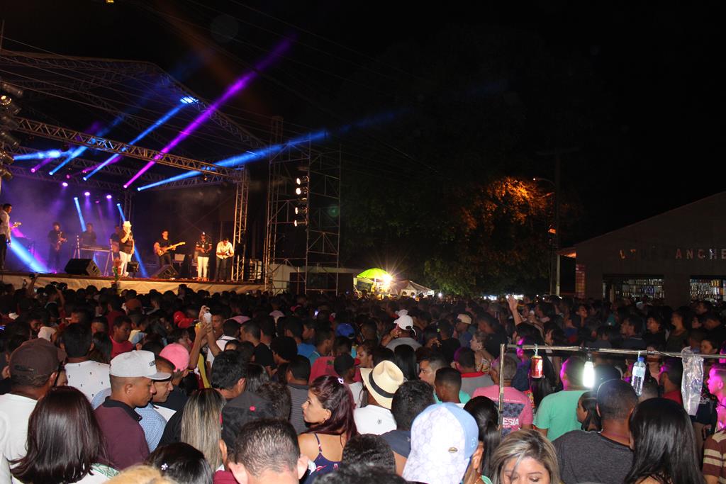 Primeira noite de shows do Programa Saúde e Cidadania em Altos