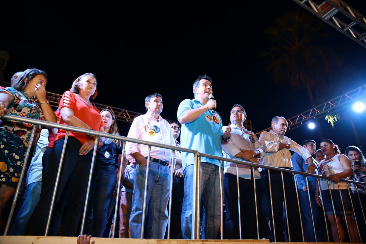 Ciro Nogueira discursa durante comício em Demerval Lobão