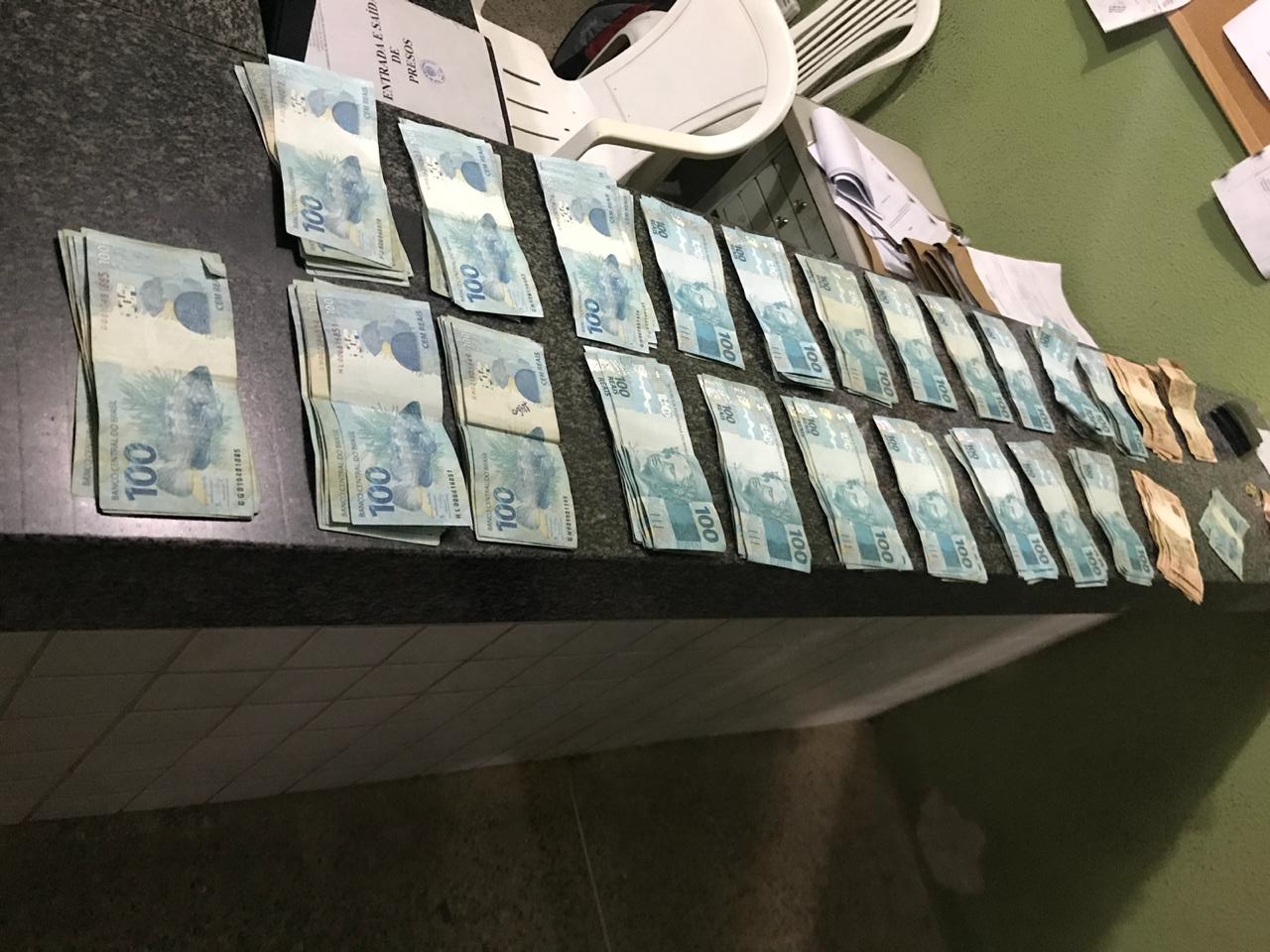 Dinheiro recuperado com o suspeito