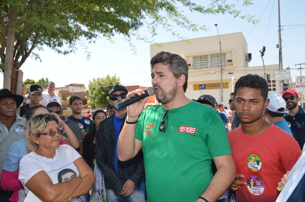Deputado agradece a presença de todos na caminhada