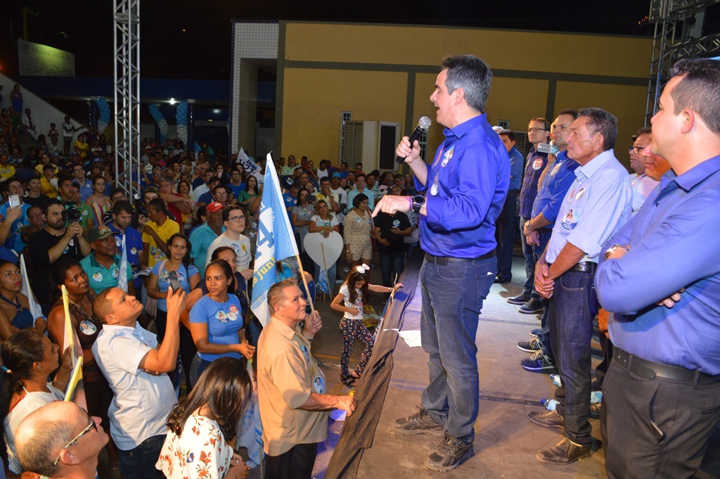 Ciro Nogueira durante discurso em Picos