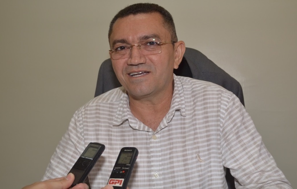 Padre Walmir chama Ciro Nogueira de cachorro morto