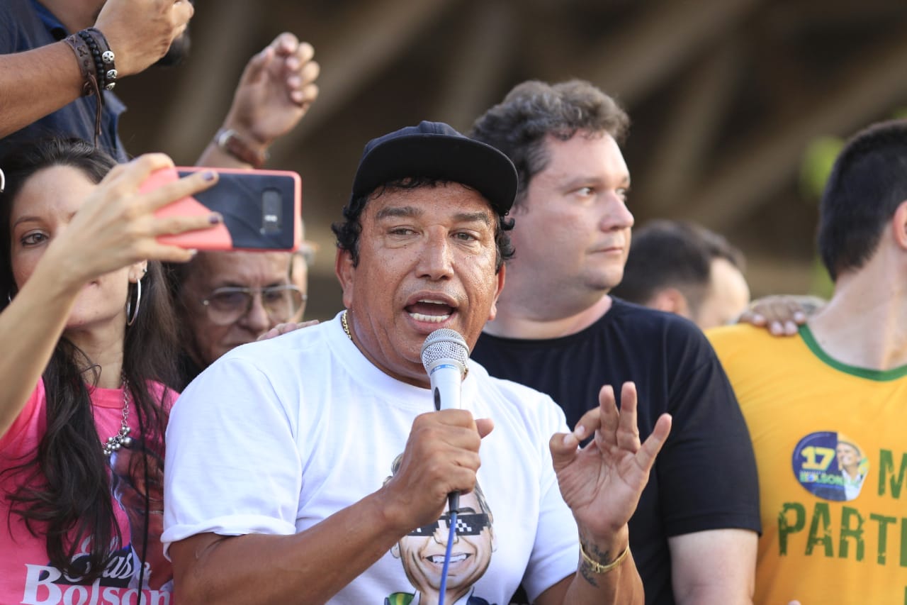 Magno Malta, acompanhado de Fábio Sérvio