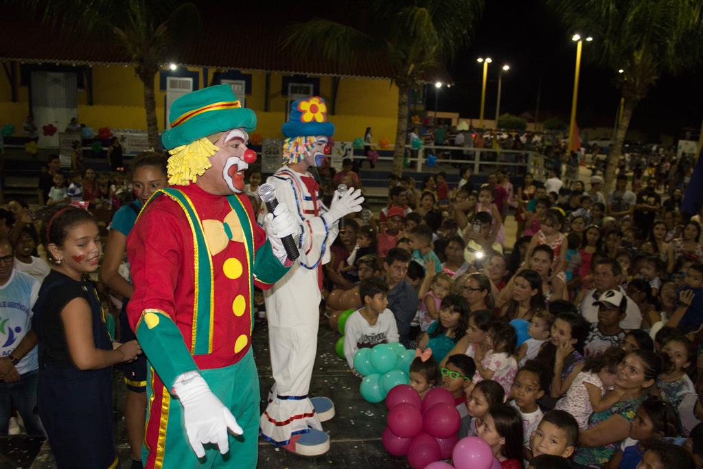 Palhaços animam a festa das crianças em Cocal