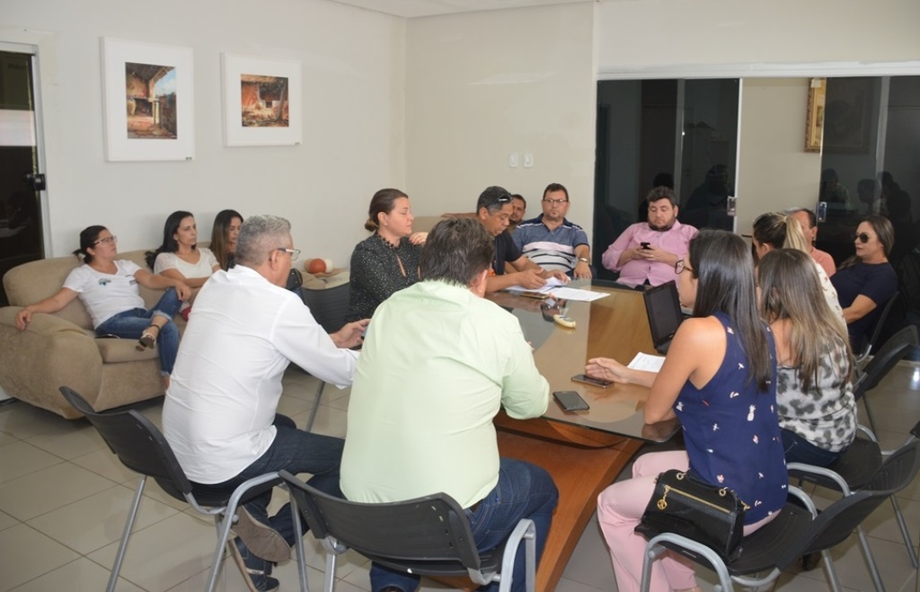 Vereadores discutem projeto com profissionais de nível superior