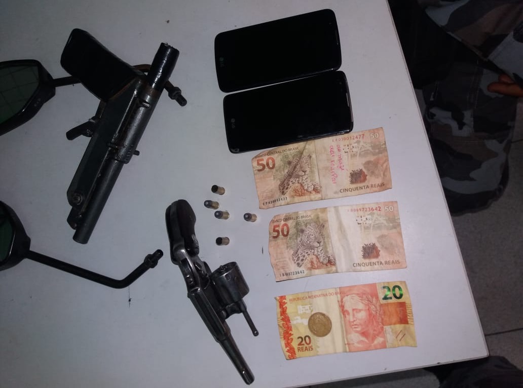 Material apreendido pela Polícia Militar