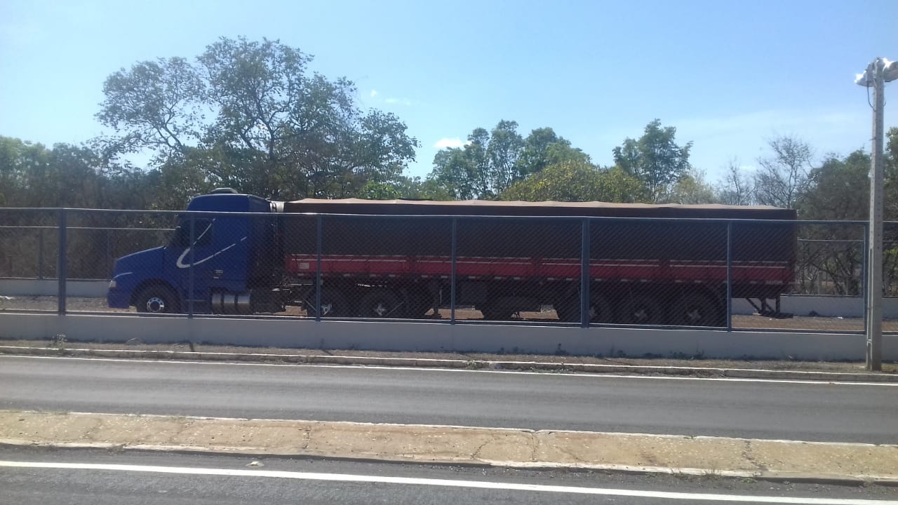 Caminhão carregado de milho com nota falsa 