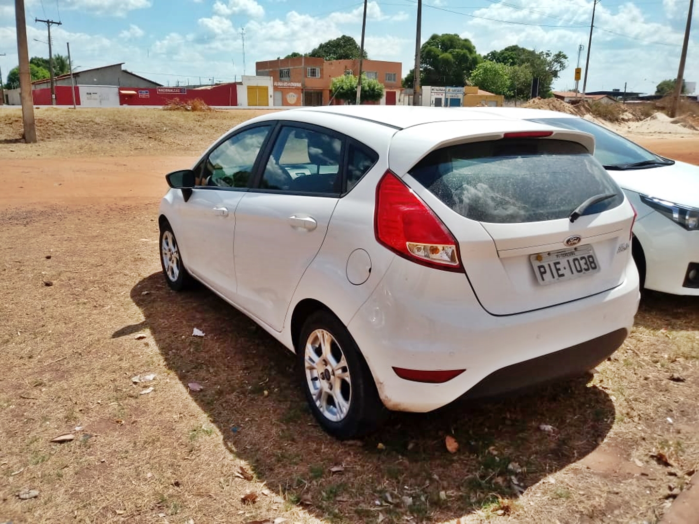 Veículo roubado pelos acusados