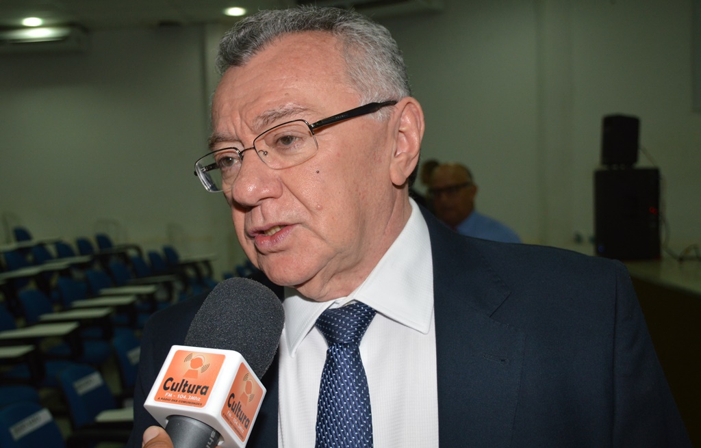 Ex-prefeito Kléber Eulálio, autor da representação