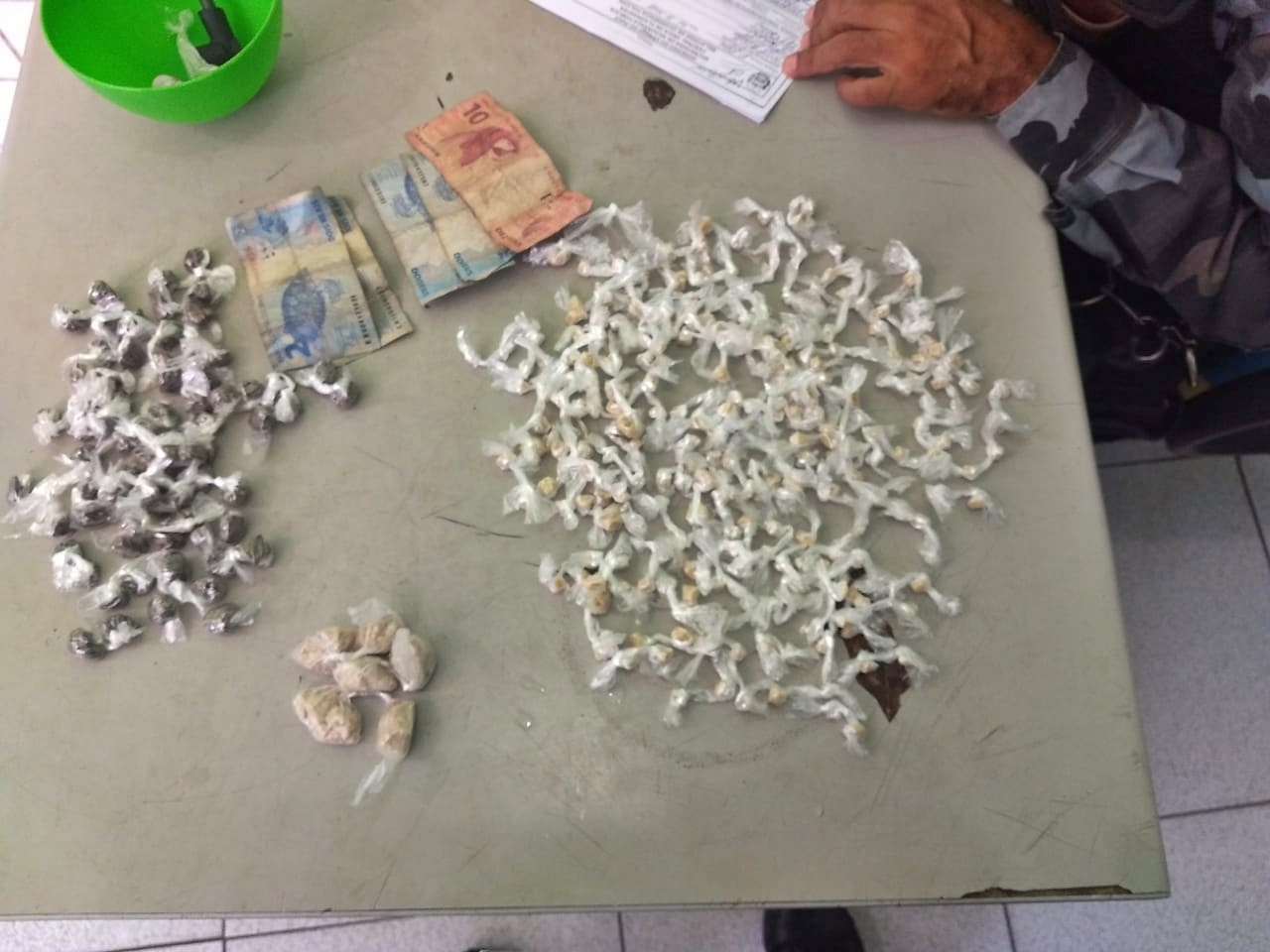 Material apreendido pela Polícia Militar na Vila Jerusalém