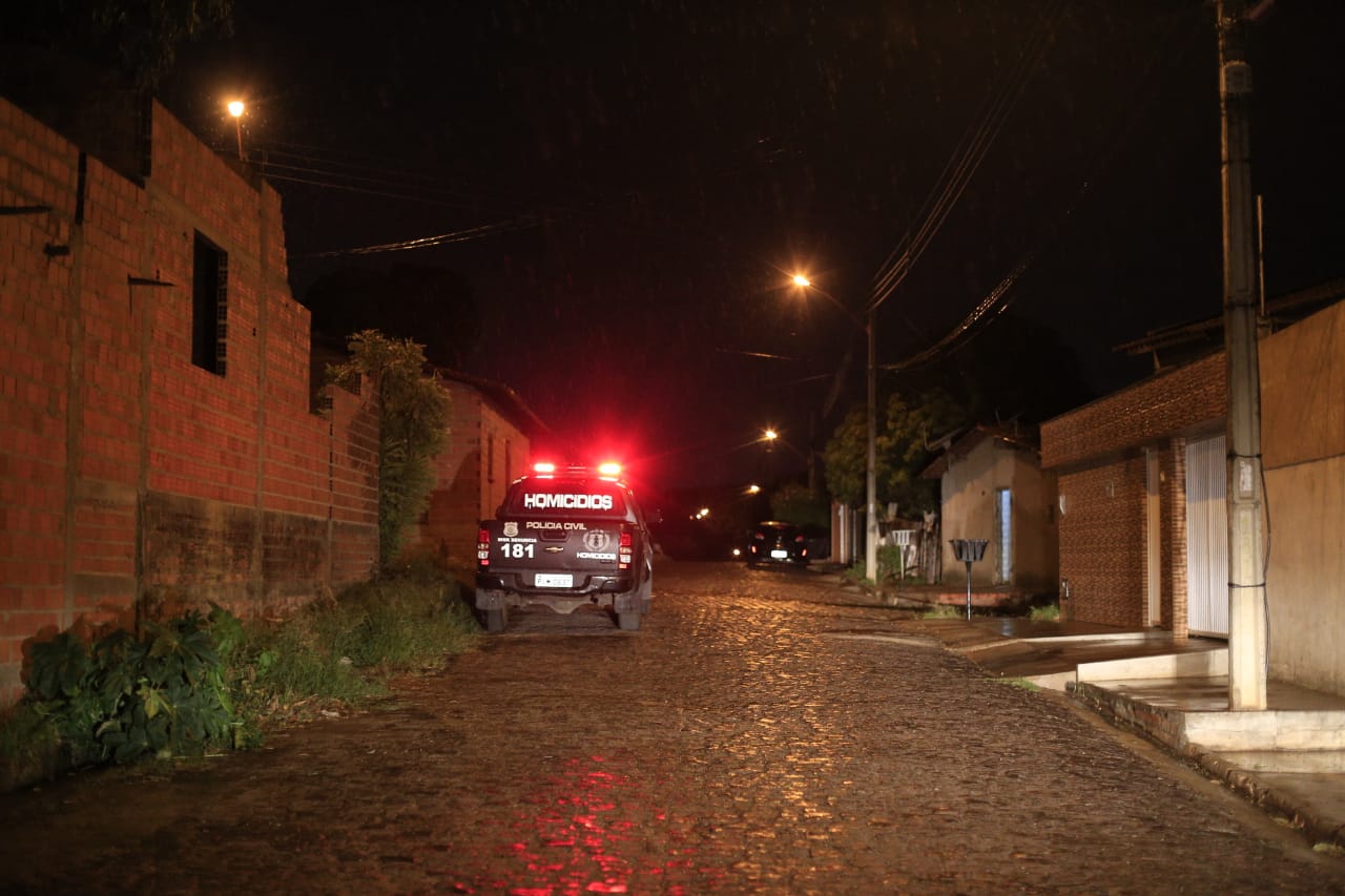 Departamento de Homicídio e Proteção à Pessoa esteve no local 