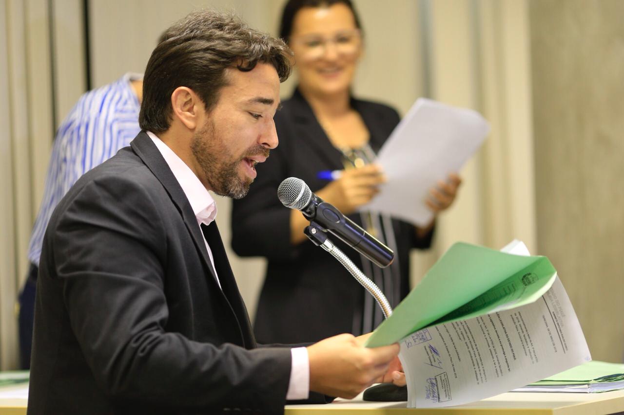 Marden Menezes durante sessão na Alepi