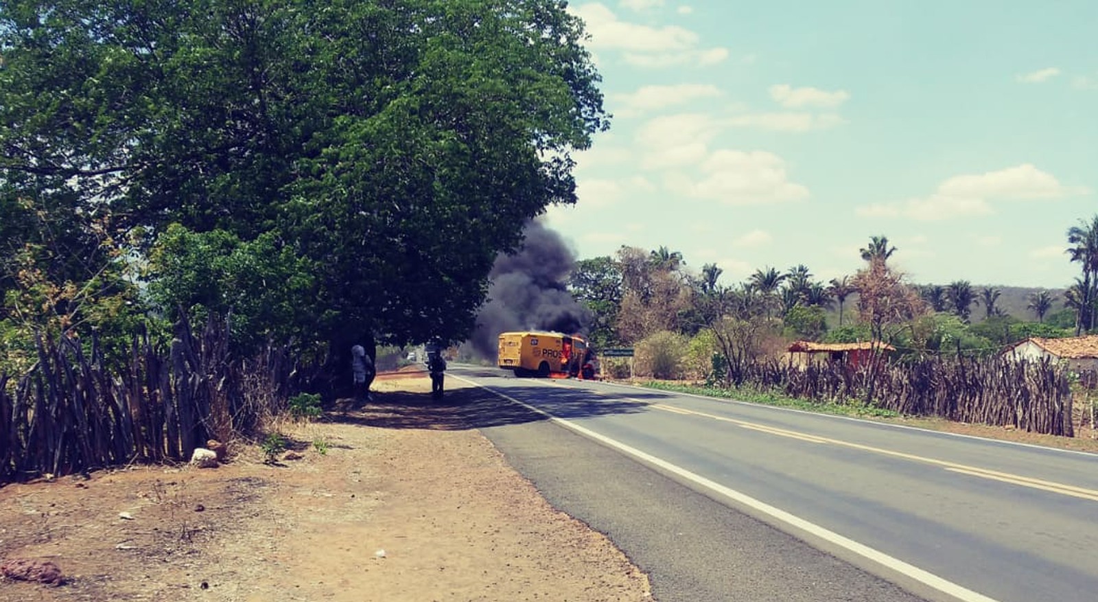 Bandidos tentam roubar dinheiro de carro forte da Prosegur