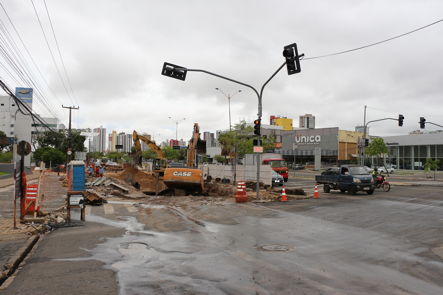 Obras da galeria da zona leste avançam entre a Avenida João XXIII e Rua Miguel Arcoverde