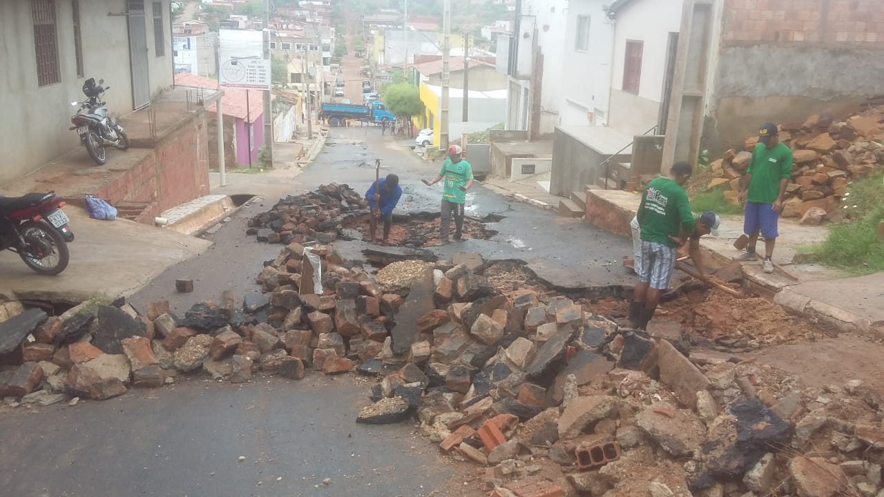Recuperação da ladeira do bairro Aerolândia