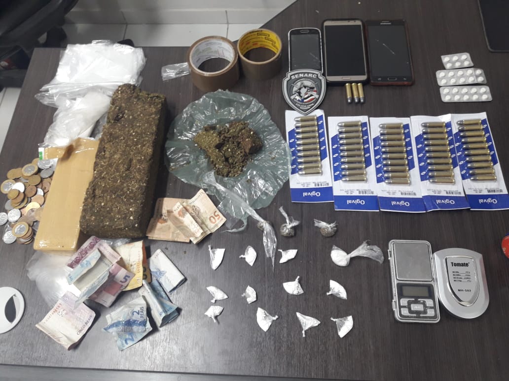 Drogas e material apreendidos