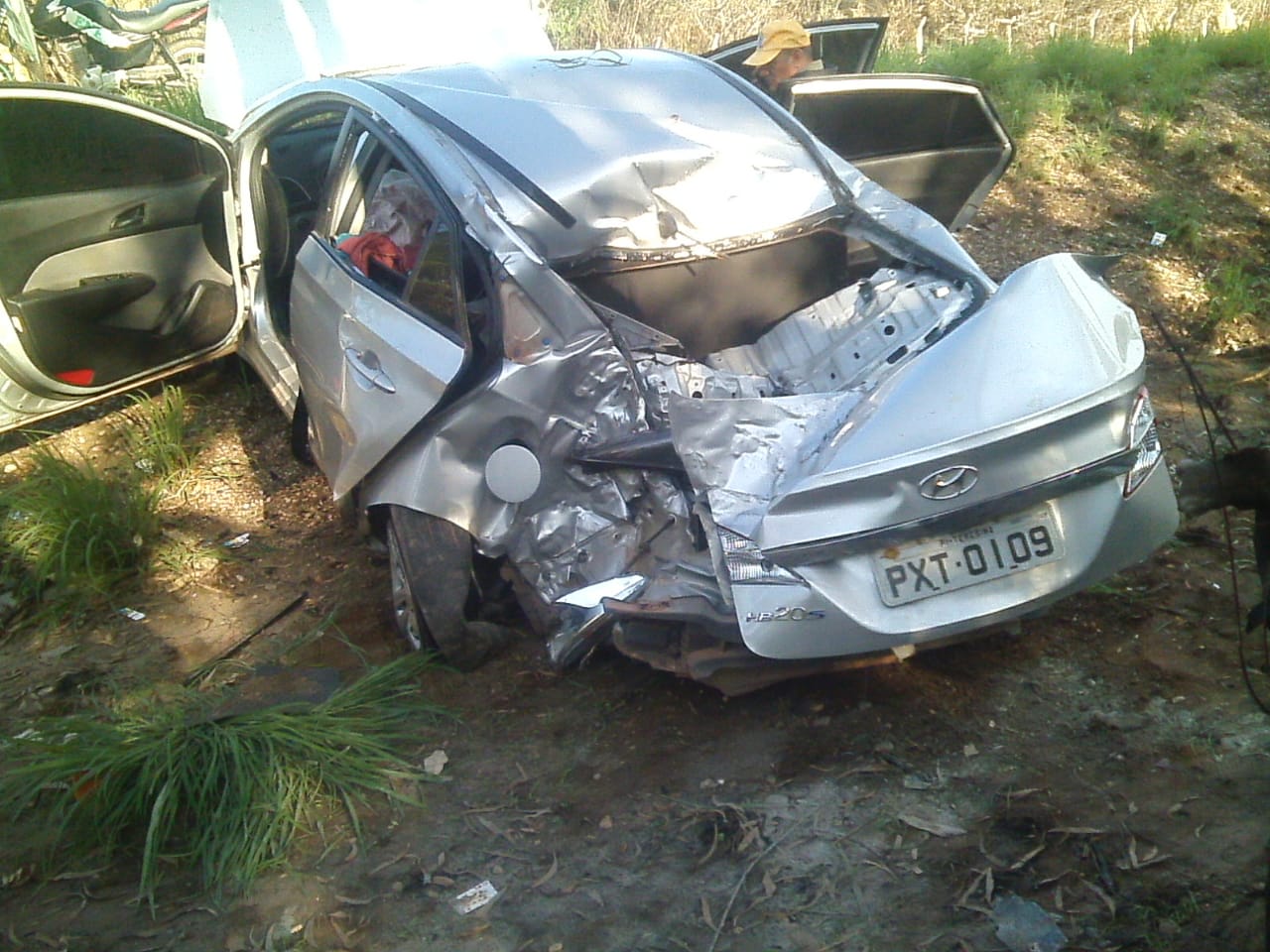 Carro ficou destruido