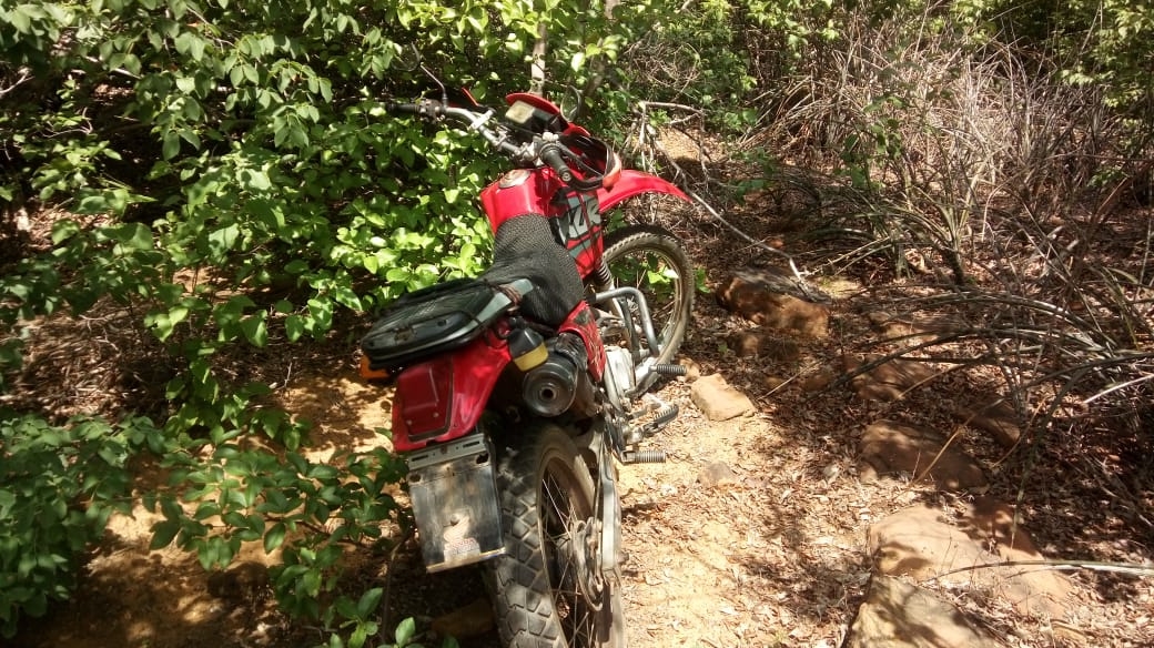 Motocicleta roubada em Simplício Mendes