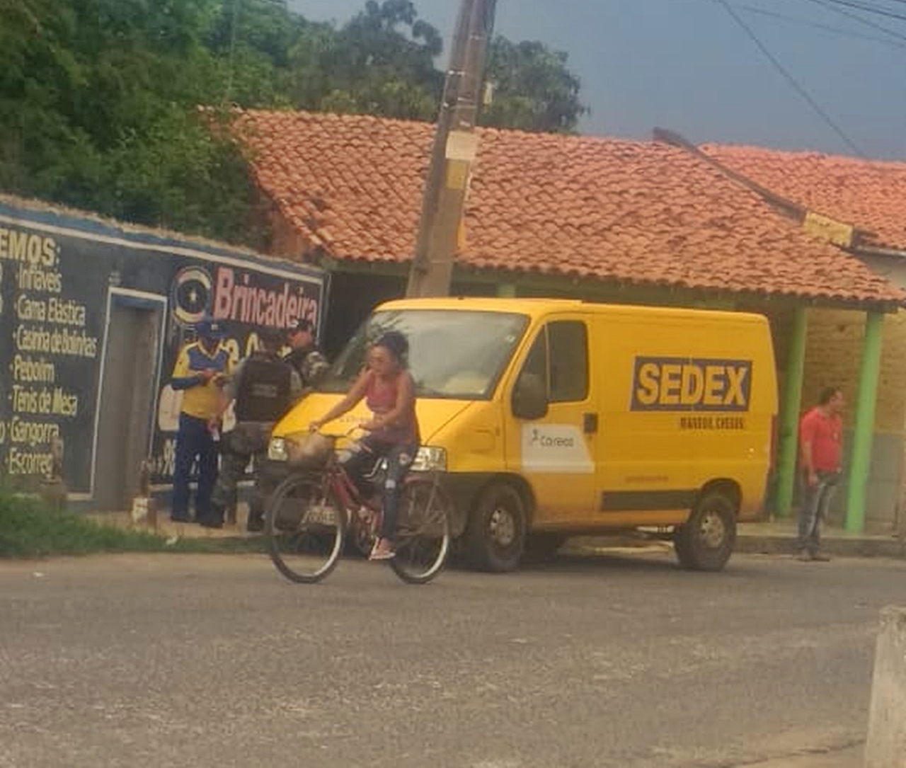 Carro dos correios roubado hoje