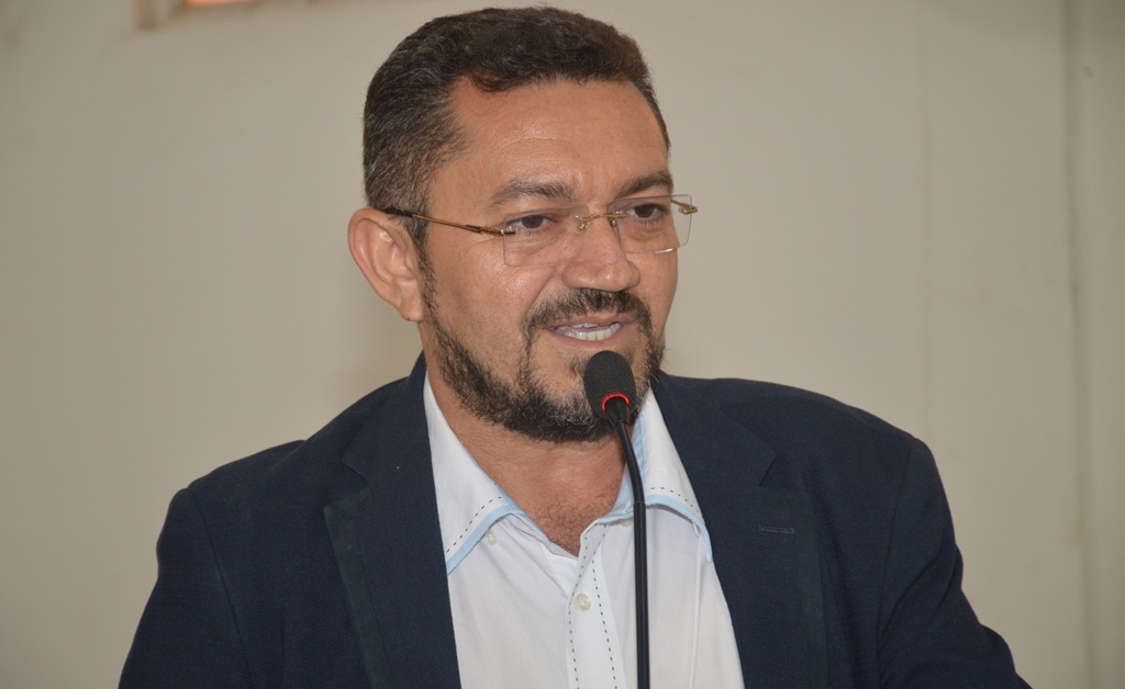 Padre Walmir exonera Coordenador de Comunicação