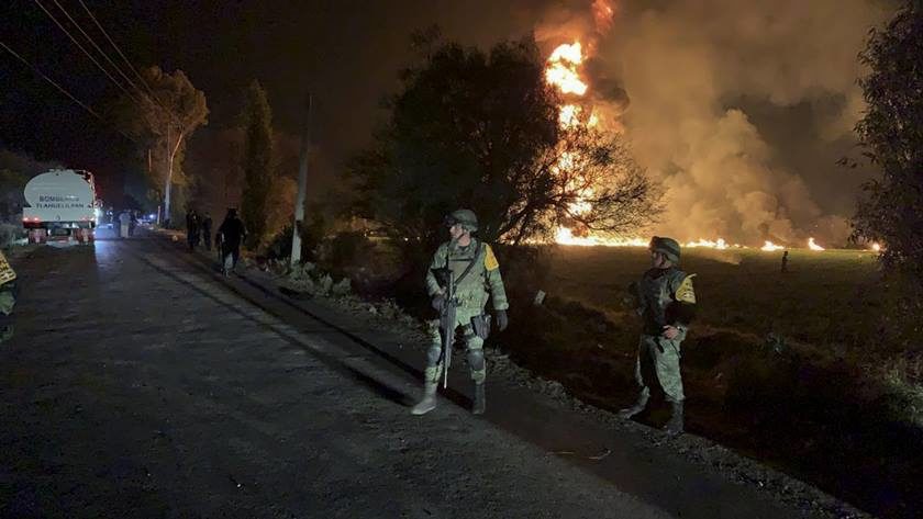 Soldados após explosão no México