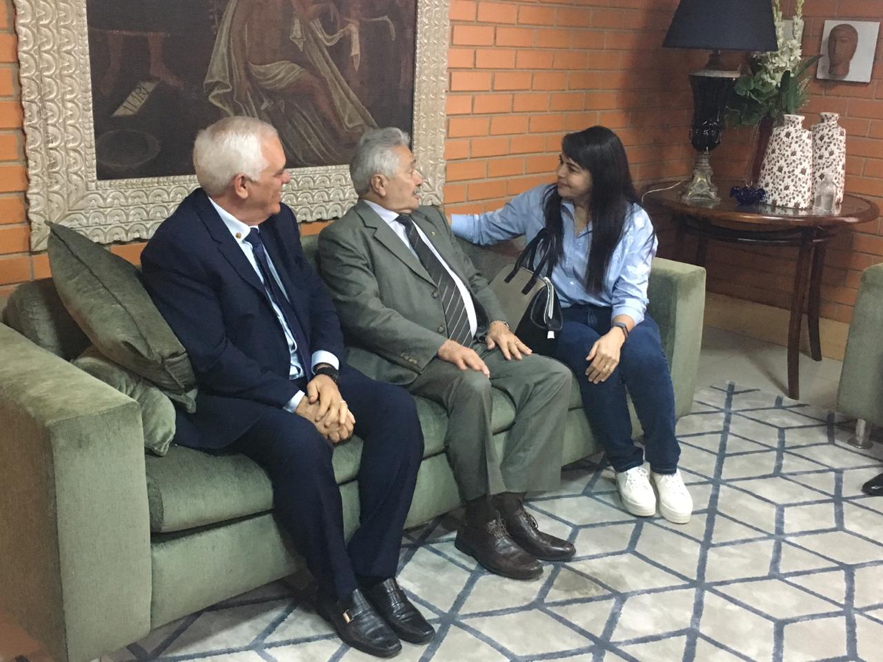 Themístocles Filho recebeu Elmano Férrer e Teresa Britto