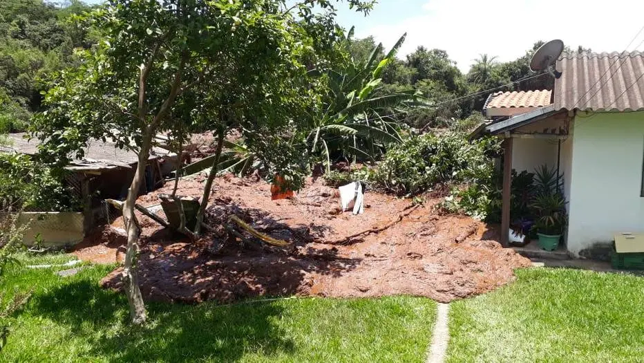 Barragem de rejeitos se rompe em Minas Gerais