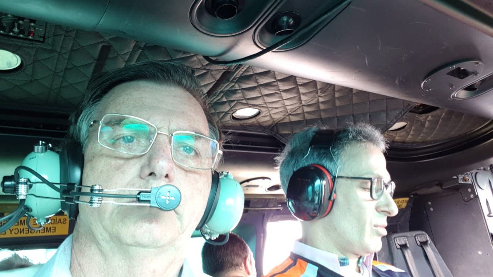 Jair Bolsonaro sobrevoa área atingida