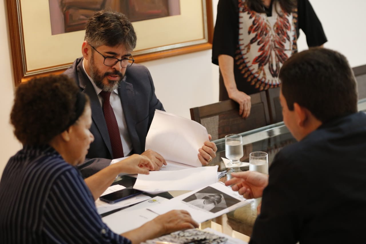 Helder Jacobina apresenta resultados do Sisu à Regina Sousa