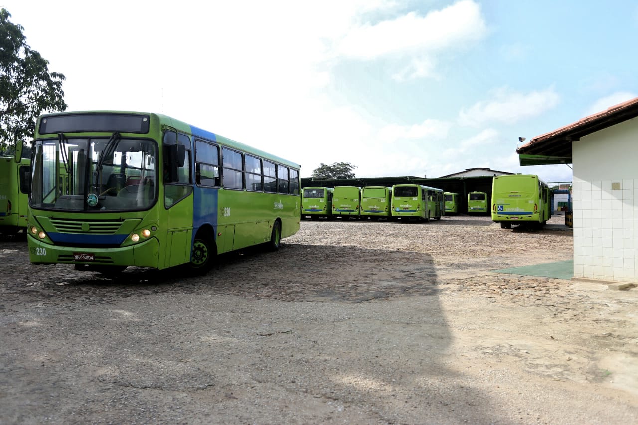 Ônibus na garagem da Emtracol na zona sudeste de Teresina
