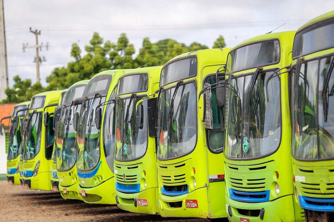 Ônibus da empresa Emtracol