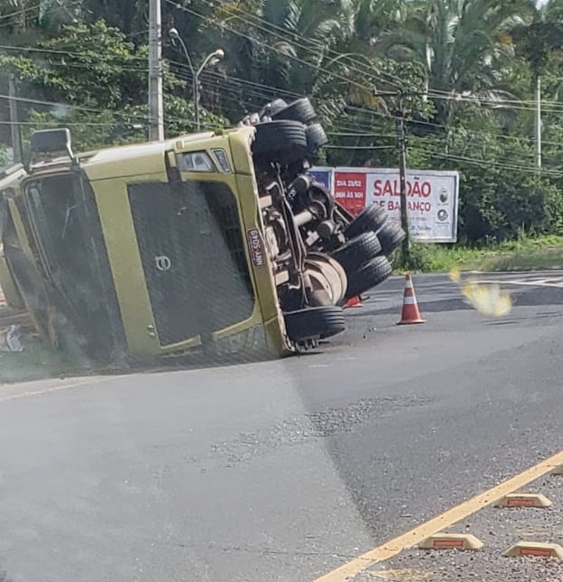 Carreta envolvida no acidente