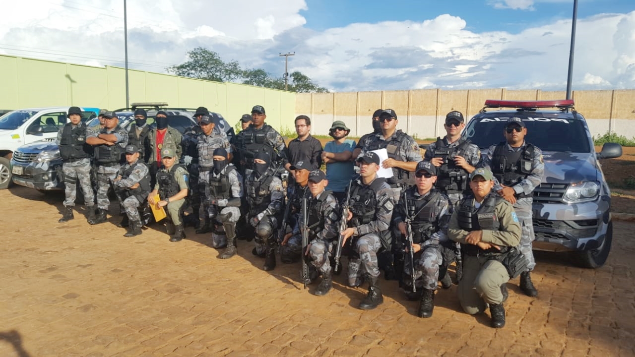 Policiais que participaram da ação